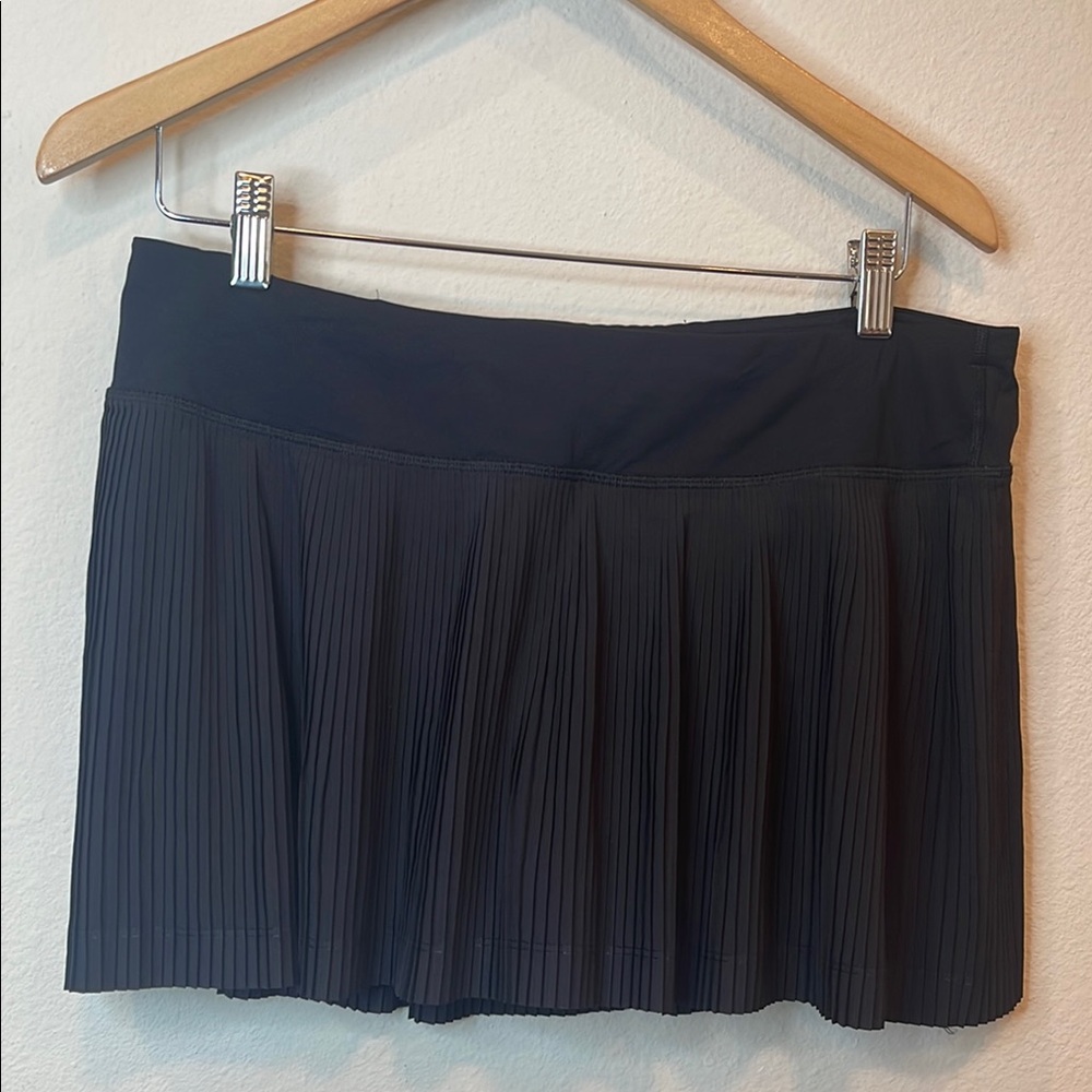 Lululemon Tennis skirt w/shorts older style size 17” waist